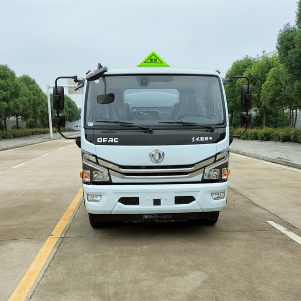 山东国六8.5方东风多利卡运油车